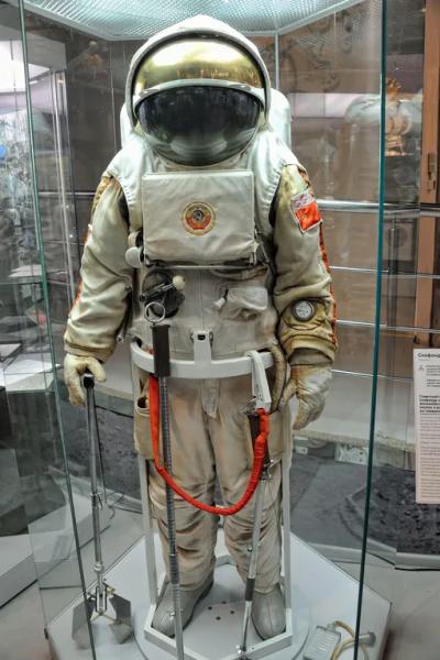Добраться до Луны: история создания советского скафандра «Кречет-94», который так и не слетал в космос