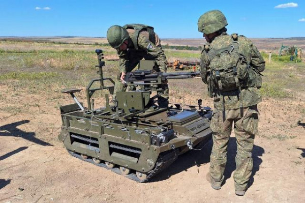 Российские военные научили робота &laquo;Курьер&raquo; автоматически уничтожать дроны