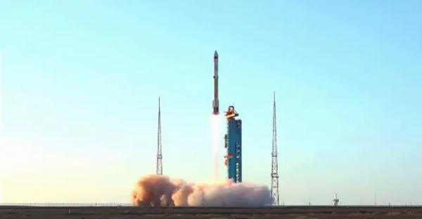 В Китае впервые успешно посадили возвращаемую первую ступень ракеты ZQ-3